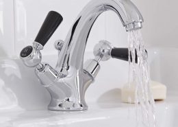Traditional basin tap in chrome and black