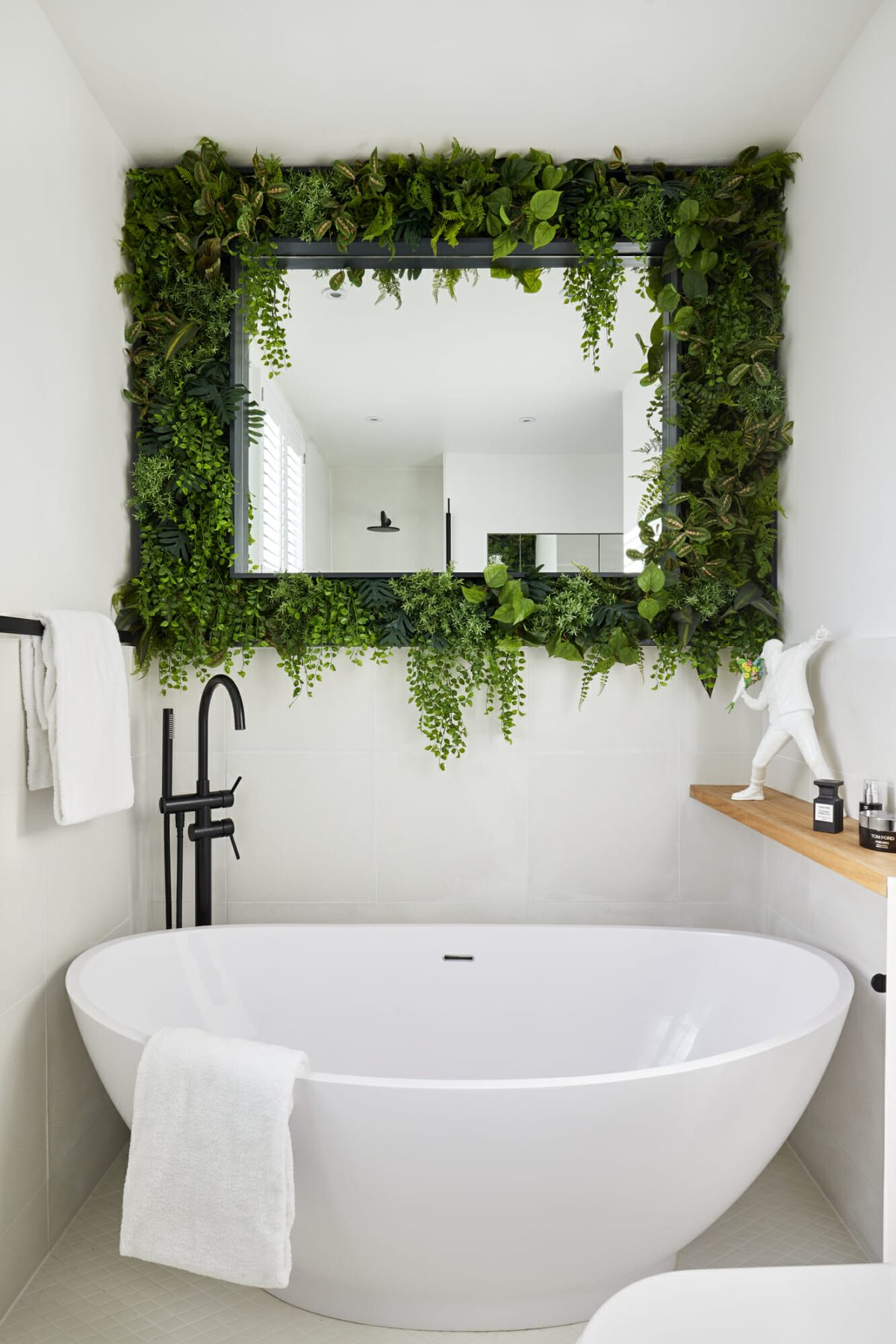 black modern freestanding bath tap