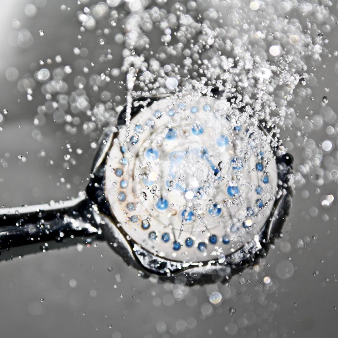 how to clean a showerhead banner image