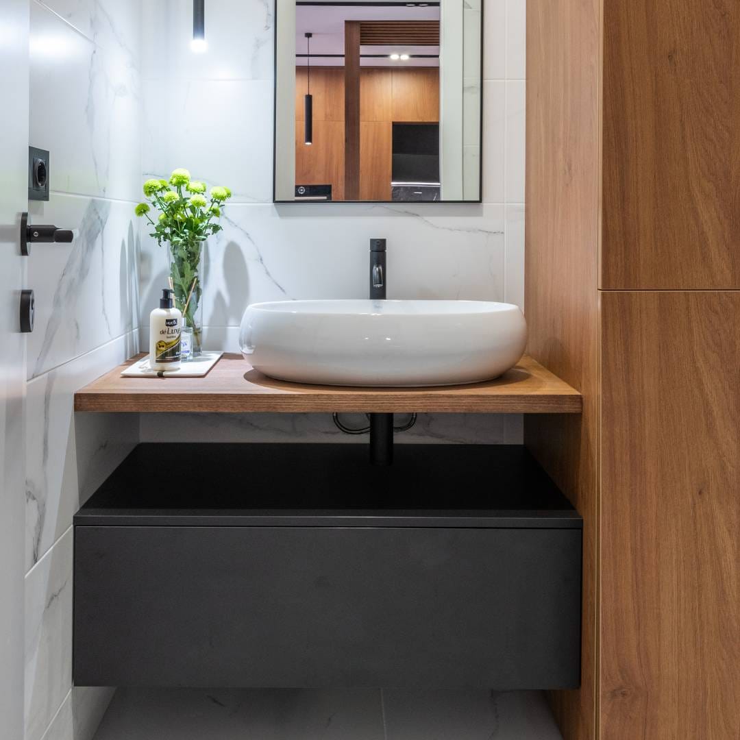 Contemporary bathroom vanity unit and tap